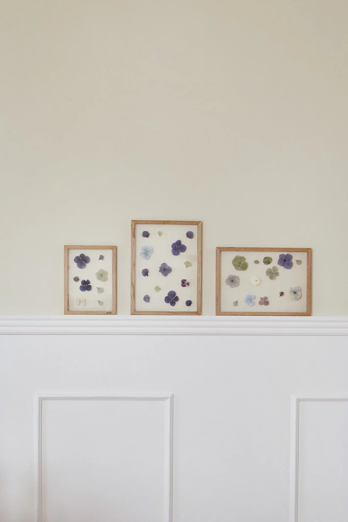 Moebe A4 Oak Frame: Stylish Acrylic & Oak Design, Made in Europe