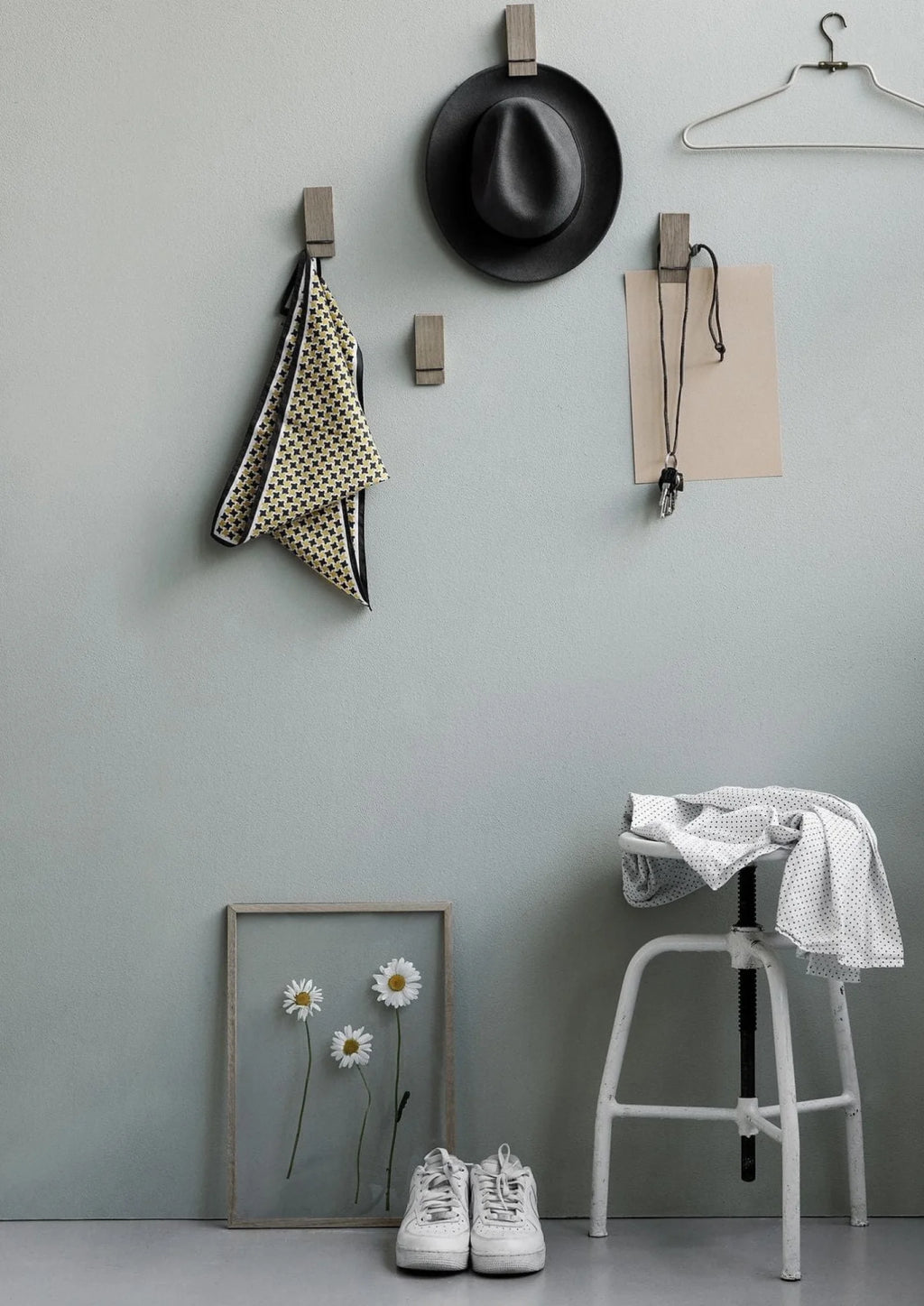 Moebe A3 Oak Frame: Stylish European Design with Acrylic Glass