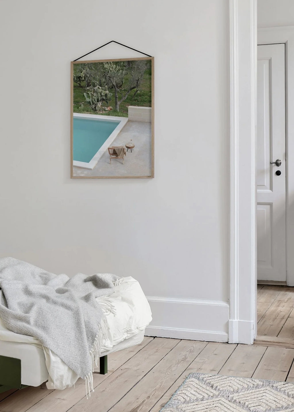 Moebe A4 Oak Frame: Stylish Acrylic & Oak Design, Made in Europe