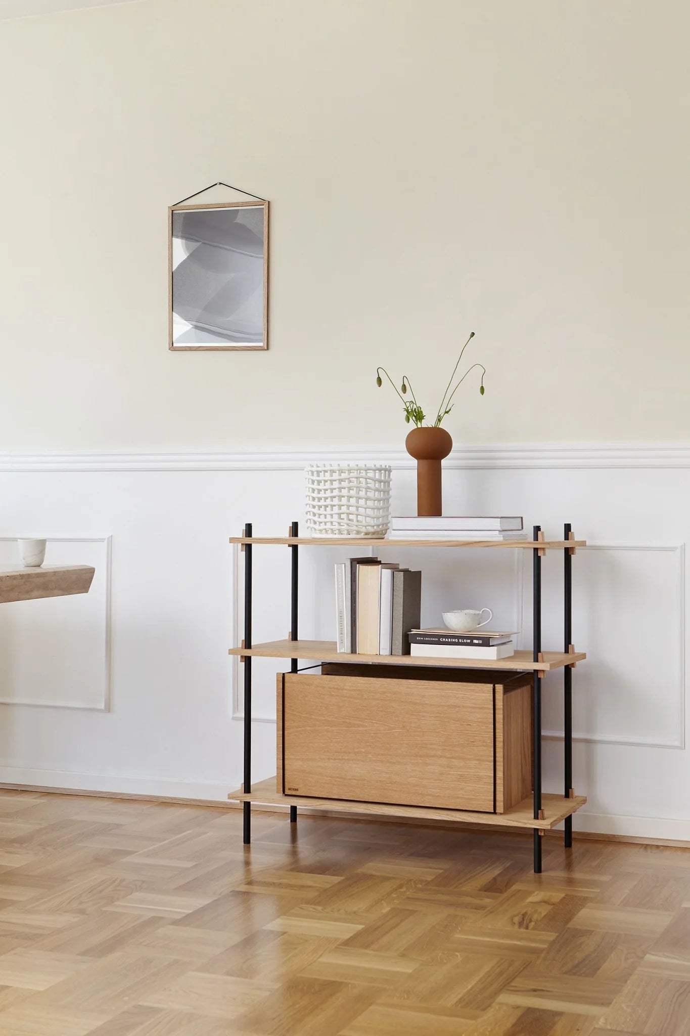 Moebe A3 Oak Frame: Stylish European Design with Acrylic Glass