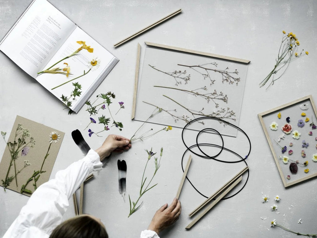 Moebe A3 Oak Frame: Stylish European Design with Acrylic Glass