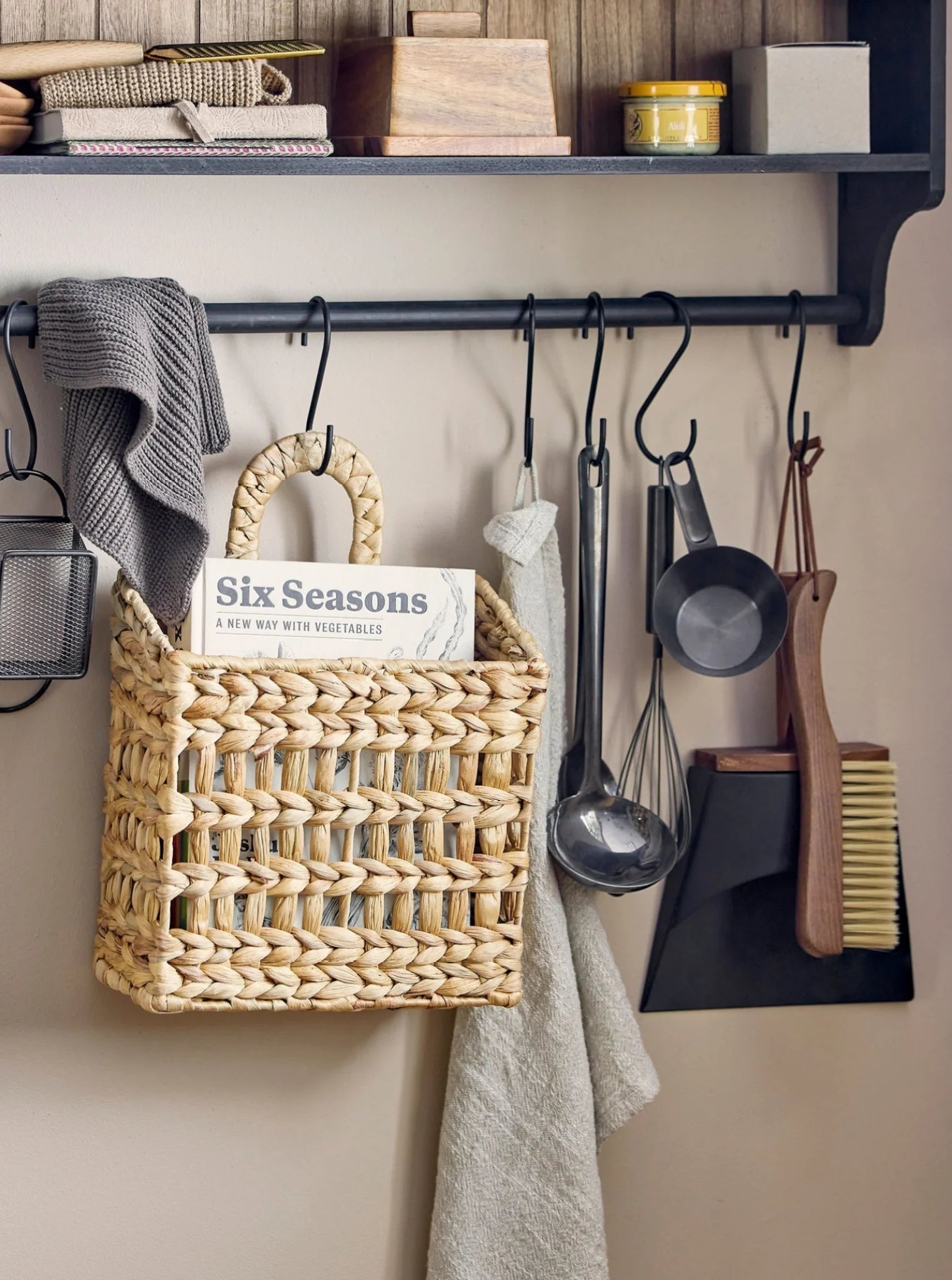 Bloomingville Cleaning Dustpan & Broom, Brown, Beech