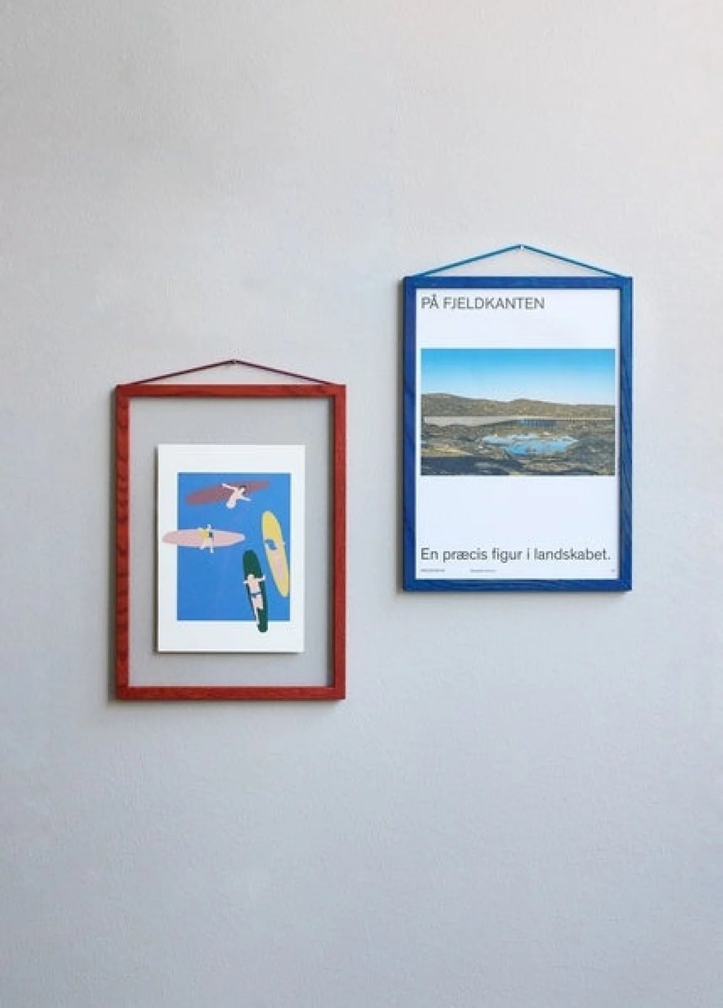 Moebe A5 Red Satined Frame: Vibrant Birch Wood Art Display