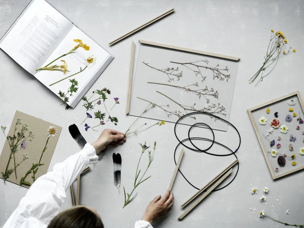 Moebe A4 Oak Frame: Stylish Acrylic & Oak Design, Made in Europe