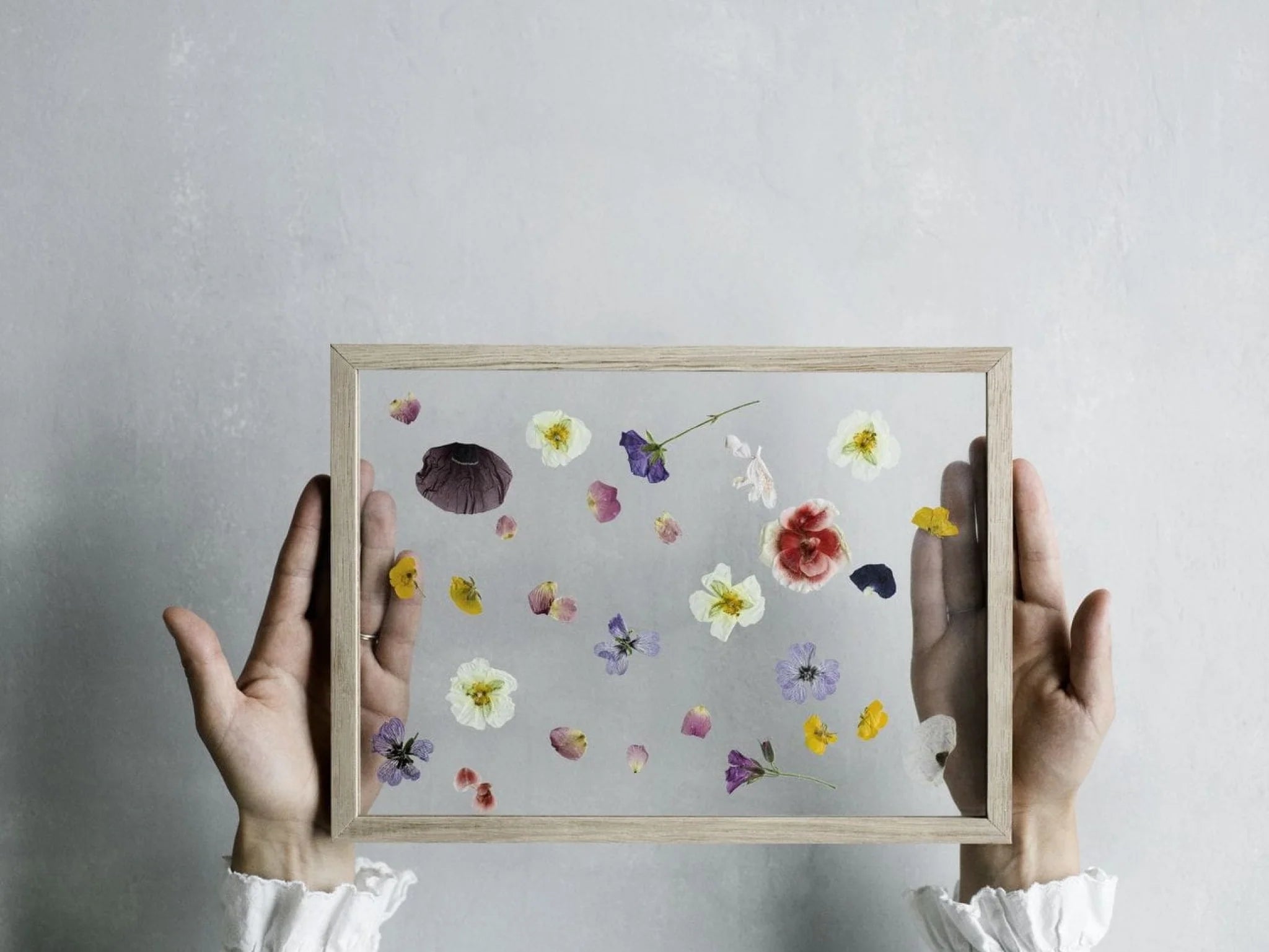 Moebe A4 Oak Frame: Stylish Acrylic & Oak Design, Made in Europe