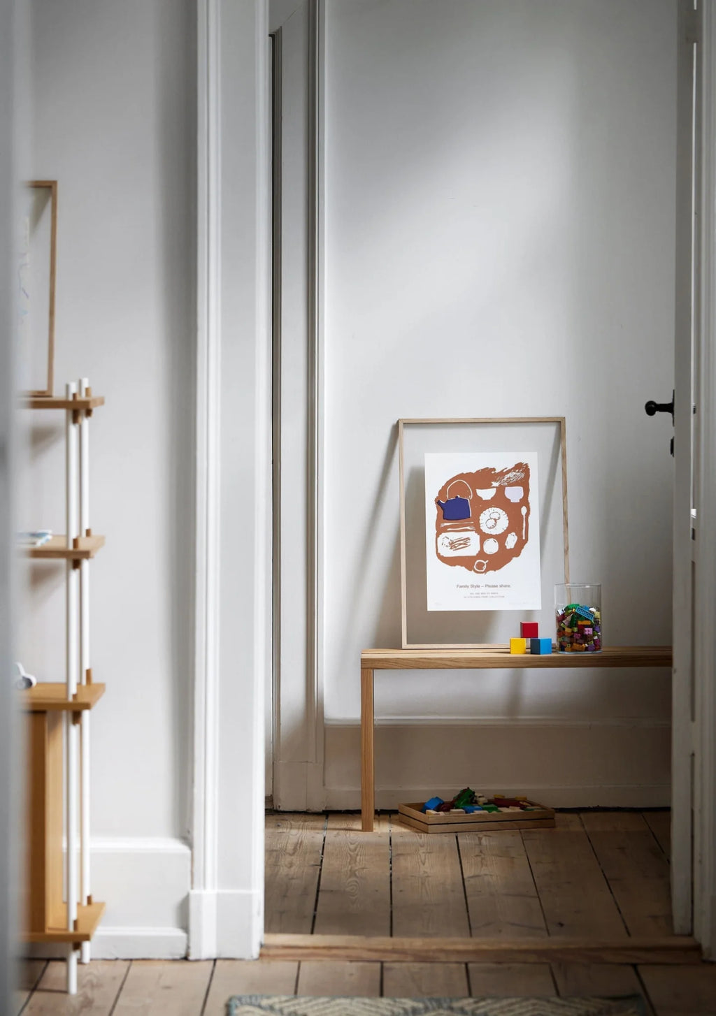 Moebe A4 Oak Frame: Stylish Acrylic & Oak Design, Made in Europe