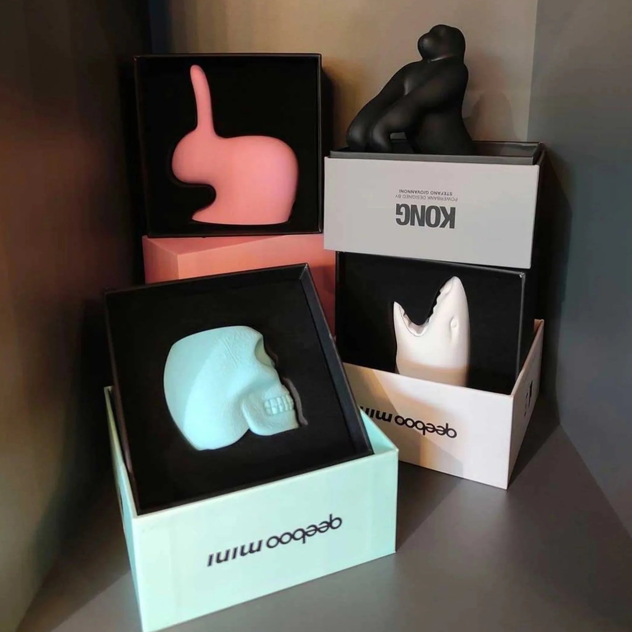 Qeeboo Killer MINI Portable Charger 2600mAh - Compact Blue Power Bank