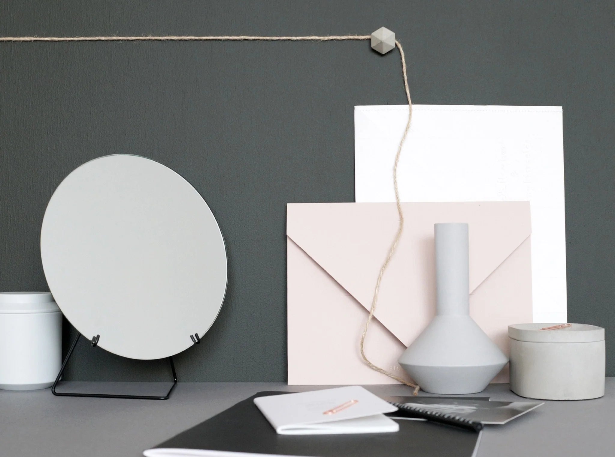 Sleek Moebe Standing Mirror Ø30 cm in Black - Minimalist Design