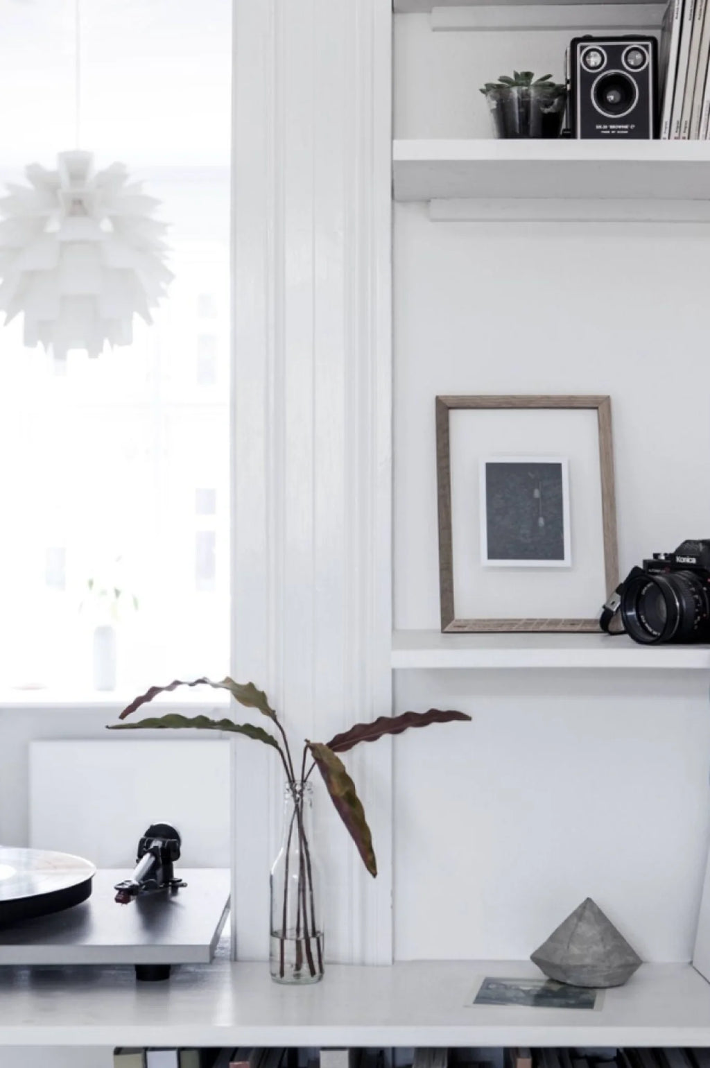 Moebe A3 Oak Frame: Stylish European Design with Acrylic Glass