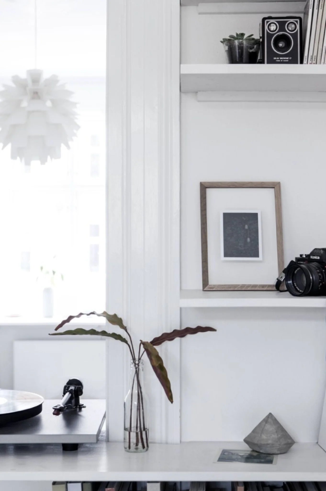 Moebe A3 Oak Frame: Stylish European Design with Acrylic Glass