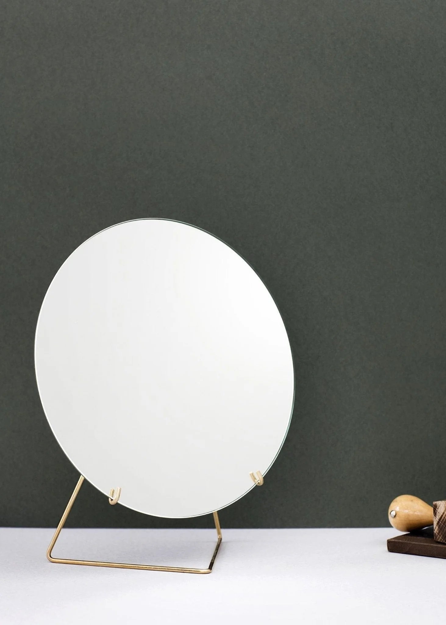 Elegant Moebe Standing Mirror Ø30 cm in Brass for Table or Shelf Decor