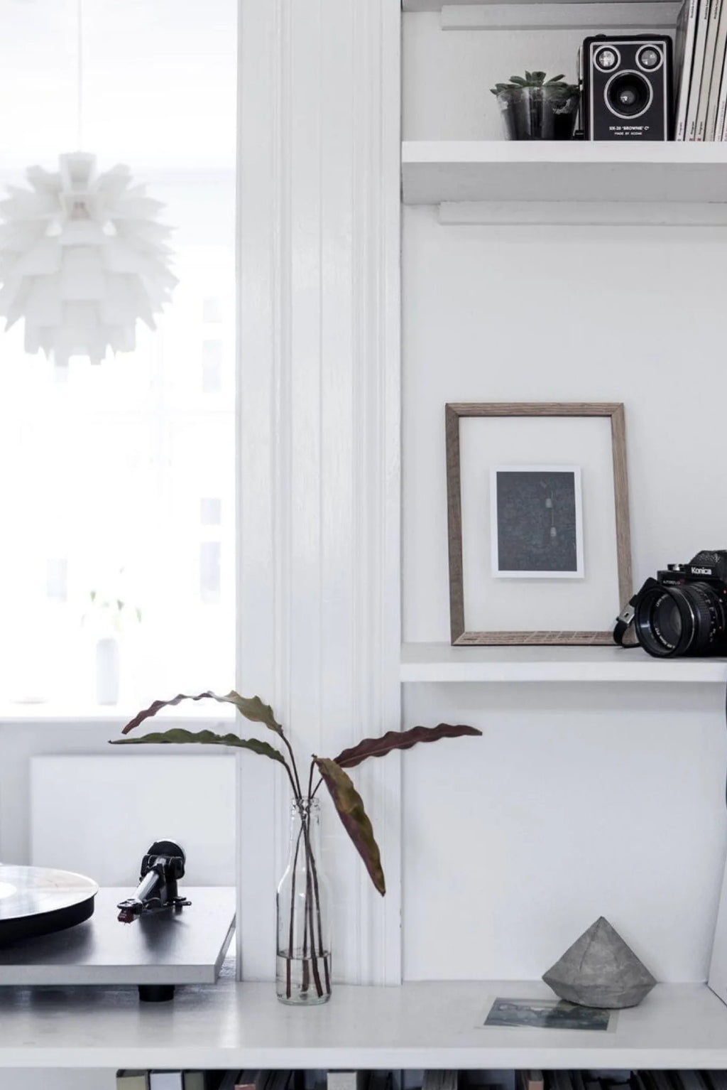 Moebe A4 Oak Frame: Stylish Acrylic & Oak Design, Made in Europe