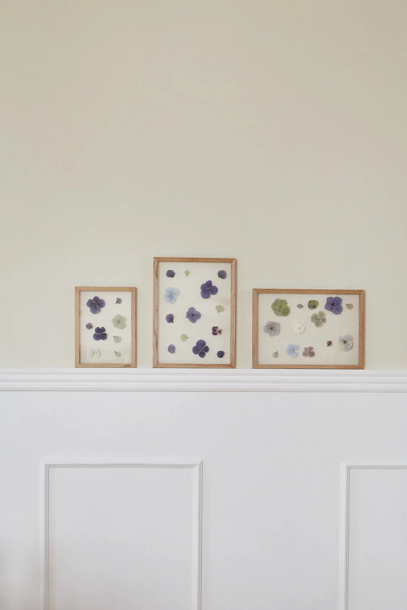 Moebe A3 Oak Frame: Stylish European Design with Acrylic Glass