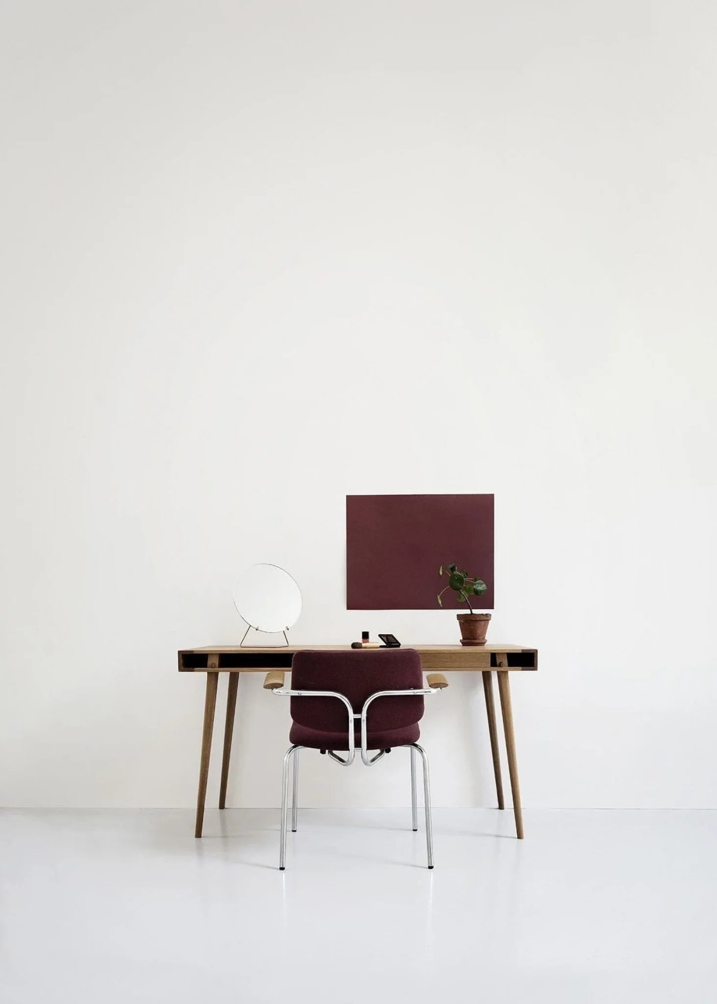 Elegant Moebe Standing Mirror Ø20 cm in Brass - Minimalist Design Decor